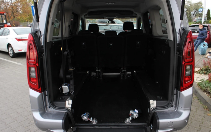 Toyota Proace City Verso cena 227900 przebieg: 5, rok produkcji 2023 z Poznań małe 37